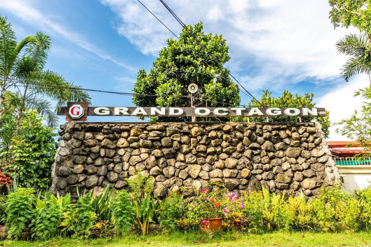 Grand Octagon Resort Laoag Eksteriør bilde
